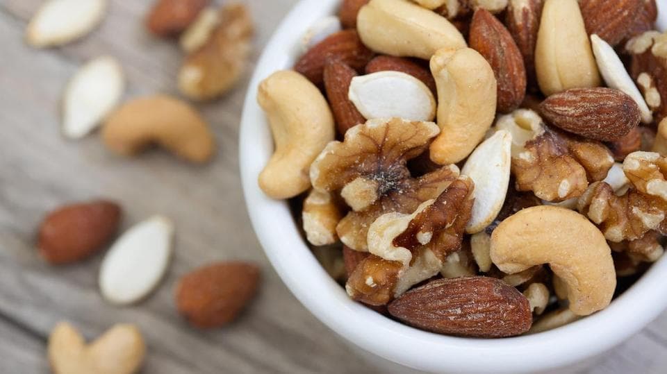 باحثون : للمكسرات مفعول سحري على الوظائف الإدراكية