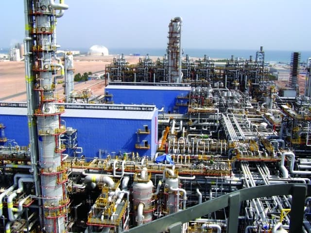 "أو.ام.في" و"أدنوك" تتعاونان في مشروعات بتروكيماويات بقيمة 2.5 مليار دولار