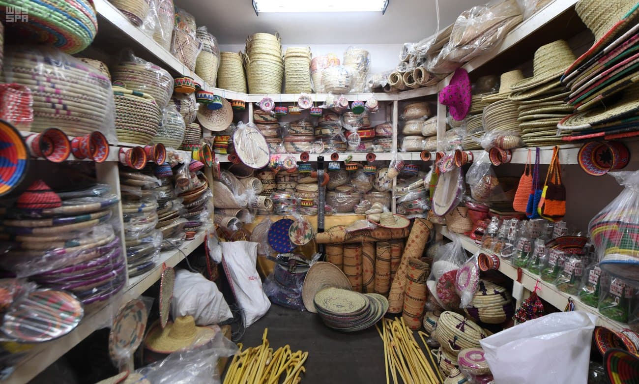 سوق الثلاثاء في أبها.. بوابة التجارة منذ 200 عام