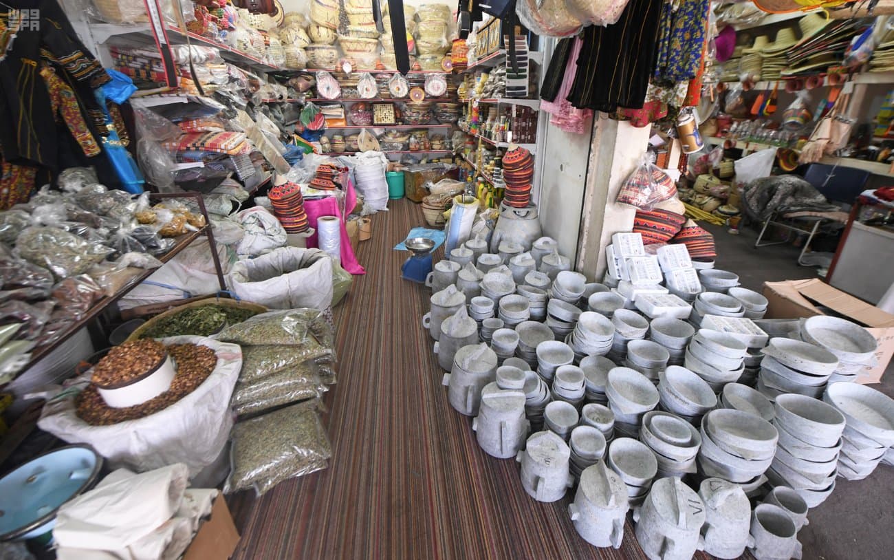 سوق الثلاثاء في أبها.. بوابة التجارة منذ 200 عام