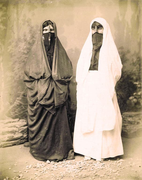 تاريخ النقاب .. عادة قديمة تناوبت عليها الأمم  «1 من 2»