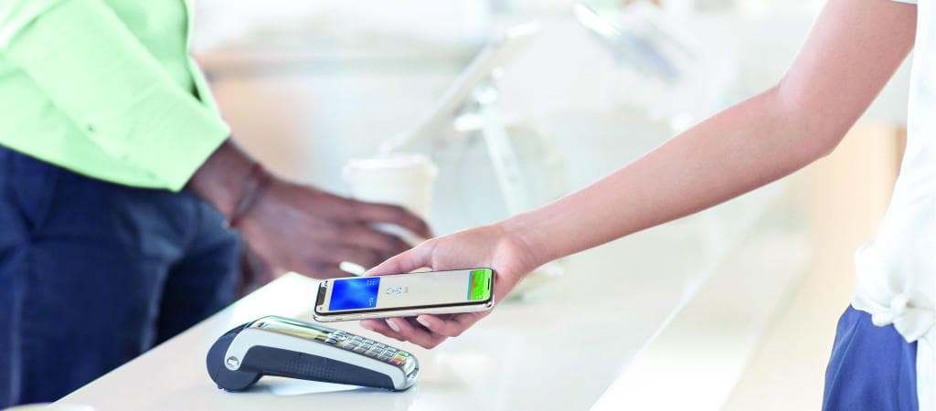 متخصصون: إتاحة خدمة Appl Pay  في السعودية سيقفز بالتجارة الإلكترونية والتقليدية معا