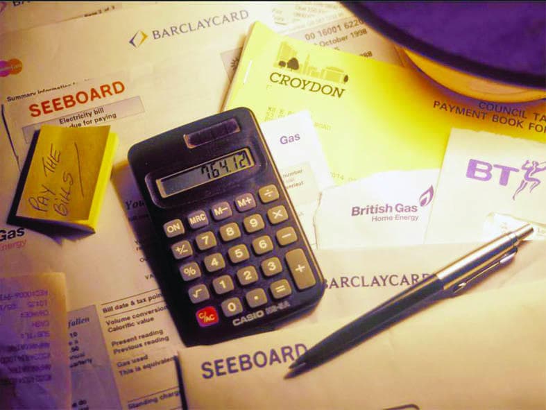 رهق الديون يقصم ظهور أسر الطبقات الدنيا البريطانية