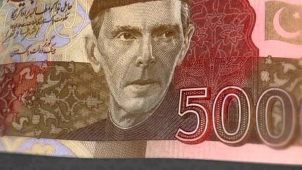 تراجع العملة والأسهم الباكستانية بعد أسبوع من الاتفاق على قرض صندوق النقد