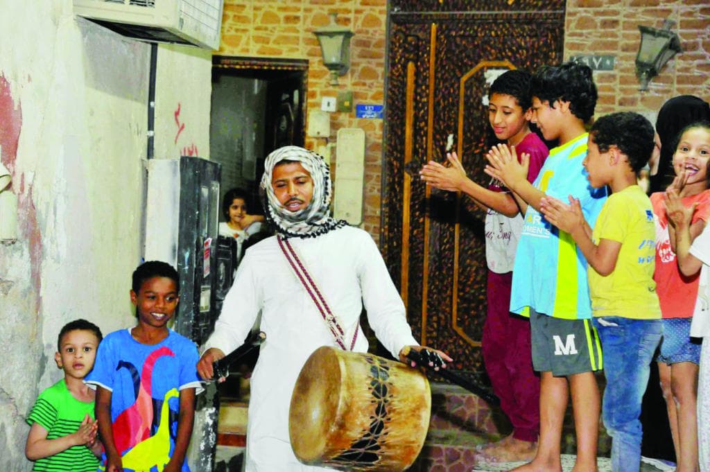 «أبو طبيلة» .. منبه السحور الشعبي لأهالي الأحساء