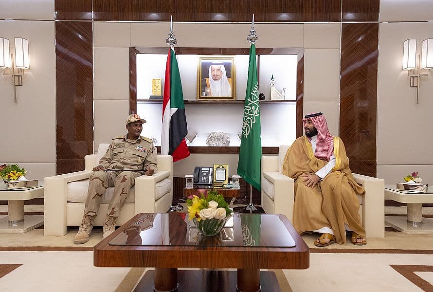 ولي العهد يلتقي نائب رئيس المجلس الانتقالي السوداني