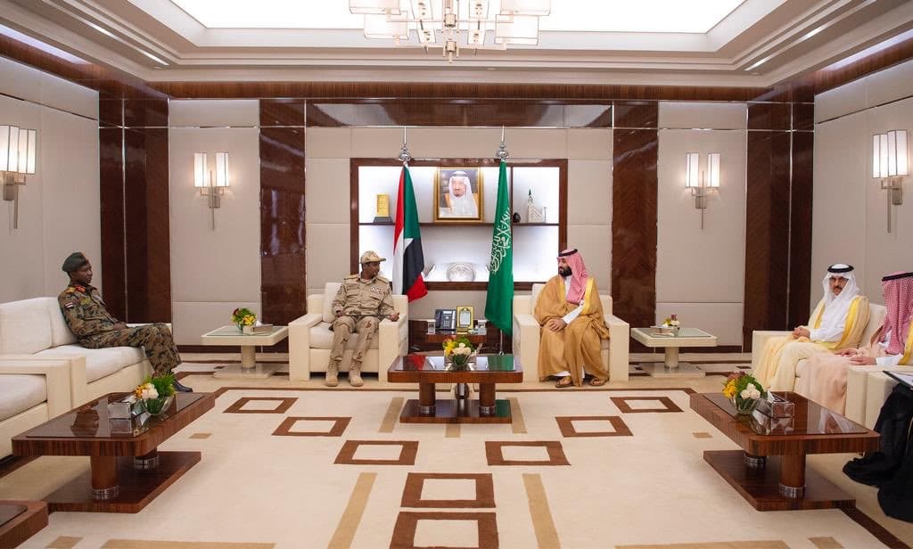 ولي العهد يلتقي نائب رئيس المجلس الانتقالي السوداني