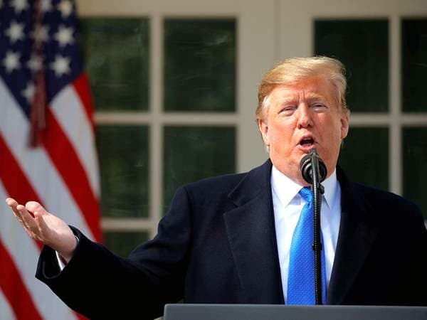 ترمب يقول إن الصين تريد اتفاقاً لأن اقتصادها ينهار