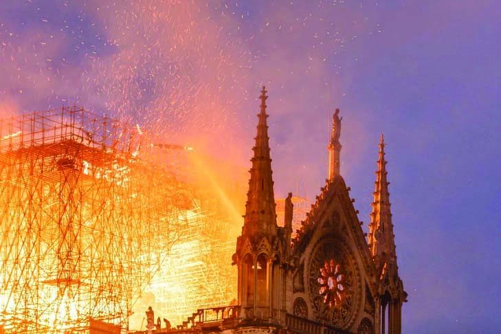 نخبة فرنسا تدفع فاتورة تأهيل تحفة «نوتردام»