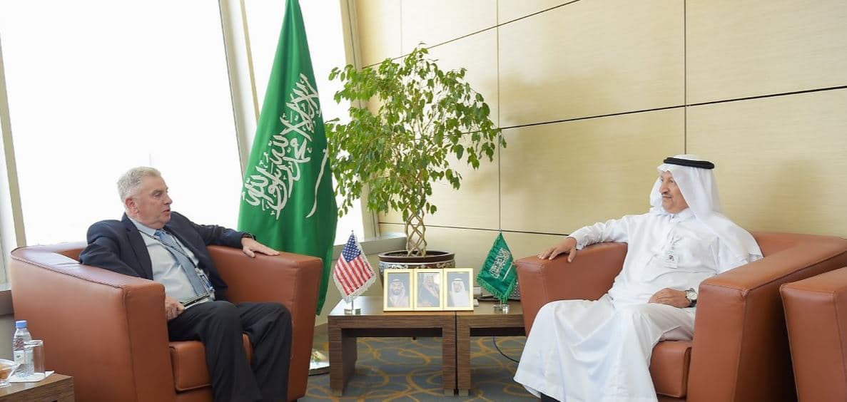 محافظ هيئة الاتصالات وتقنية المعلومات يبحث مع السفير الأمريكي مجالات التعاون