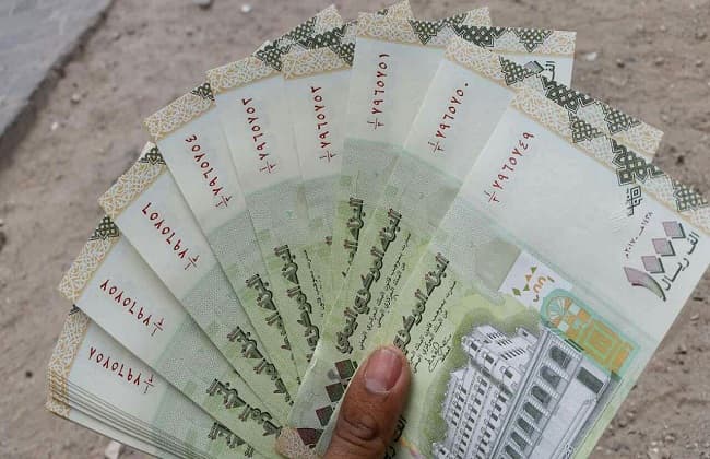   الحكومة اليمنية تحمل الإرهابيين الحوثيين المسؤولية عن انهيار سعر العملة الوطنية