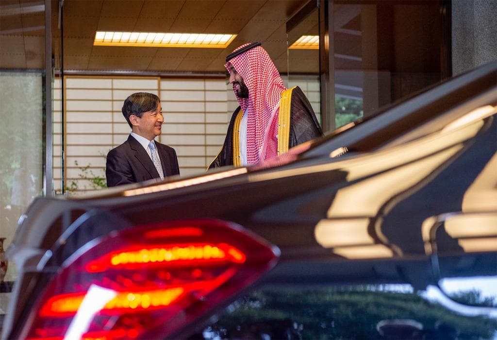 إمبراطور اليابان يستقبل ولي العهد