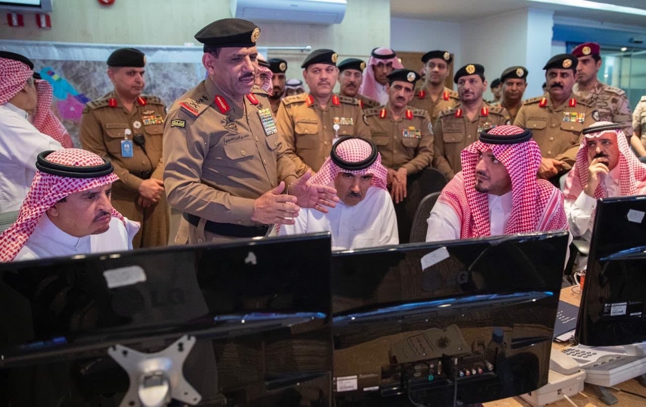 وزير الداخلية يثمن عمل رجال الأمن المشاركين في مهمة الحج