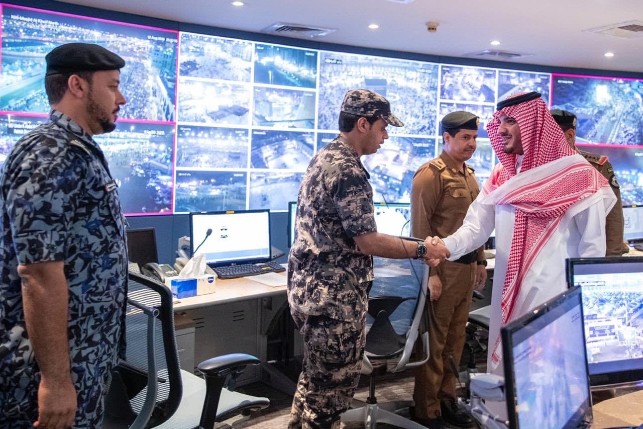 وزير الداخلية يثمن عمل رجال الأمن المشاركين في مهمة الحج