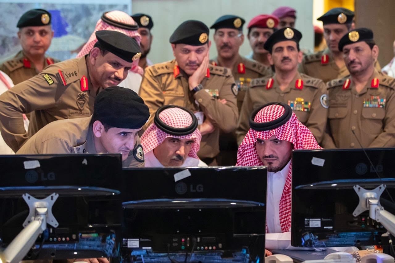 وزير الداخلية يثمن عمل رجال الأمن المشاركين في مهمة الحج
