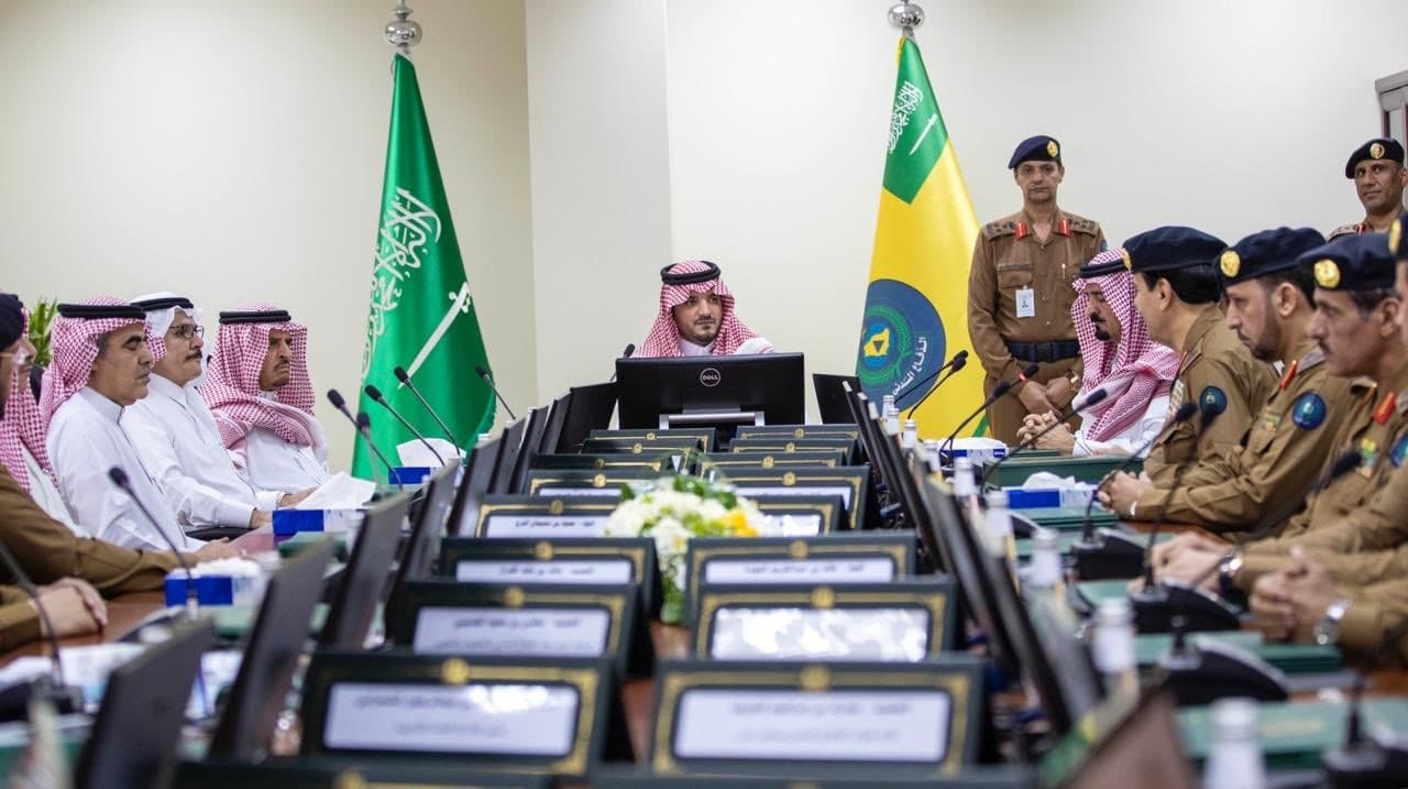 وزير الداخلية يثمن عمل رجال الأمن المشاركين في مهمة الحج