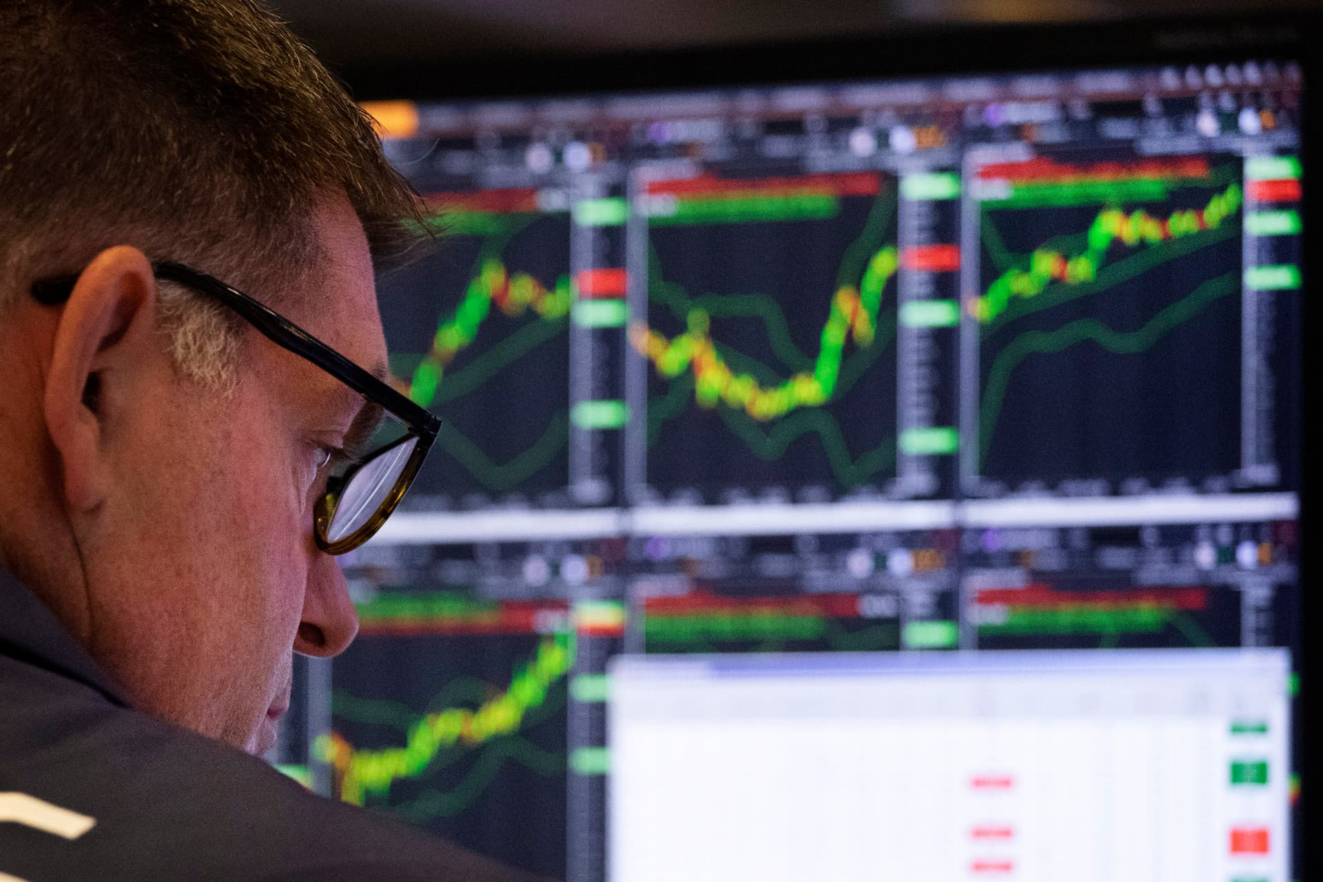 نتائج شركات التجزئة تدعم "وول ستريت" مع بدء تداولاتها