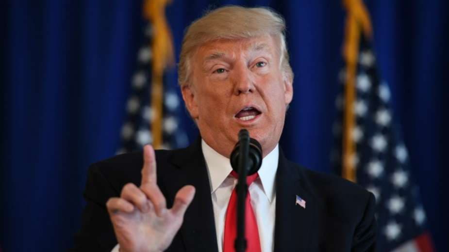 ترمب يشيد بالاقتصاد الأمريكي وينتقد البنك المركزي