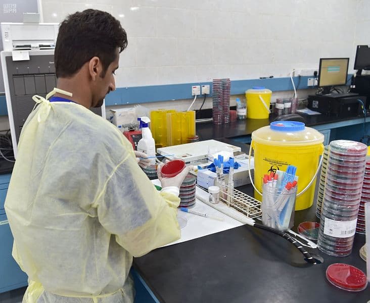المختبر الإقليمي في الرياض .. إجراء 1350 نوعا مختلفا من الاختبارات وفحص 13 مليون عينة سنويا