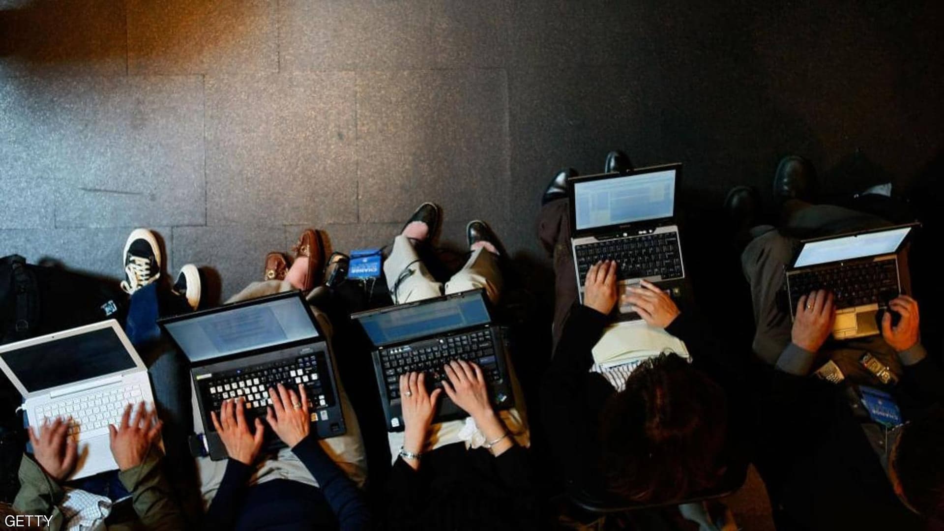 كمبيوتر من الخشب .. والشحن عبر الشمس