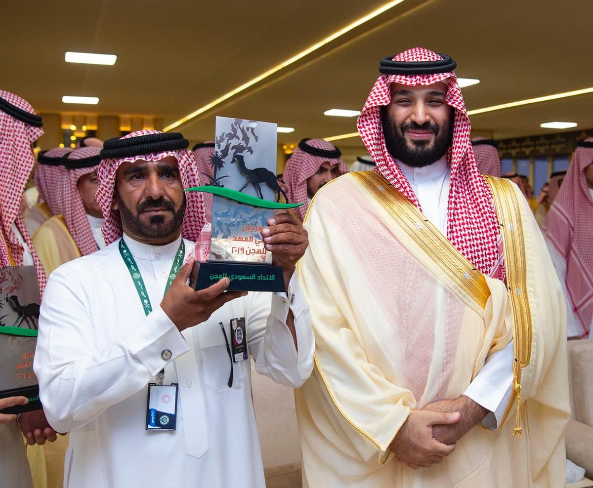 6 سيوف وبندق وخنجر لأبطال مهرجان ولي العهد للهجن 