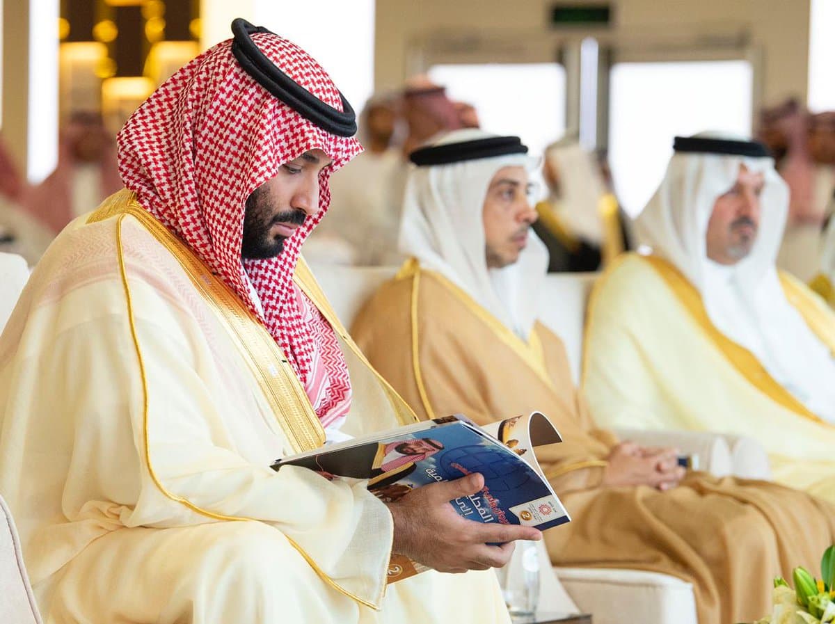 6 سيوف وبندق وخنجر لأبطال مهرجان ولي العهد للهجن 