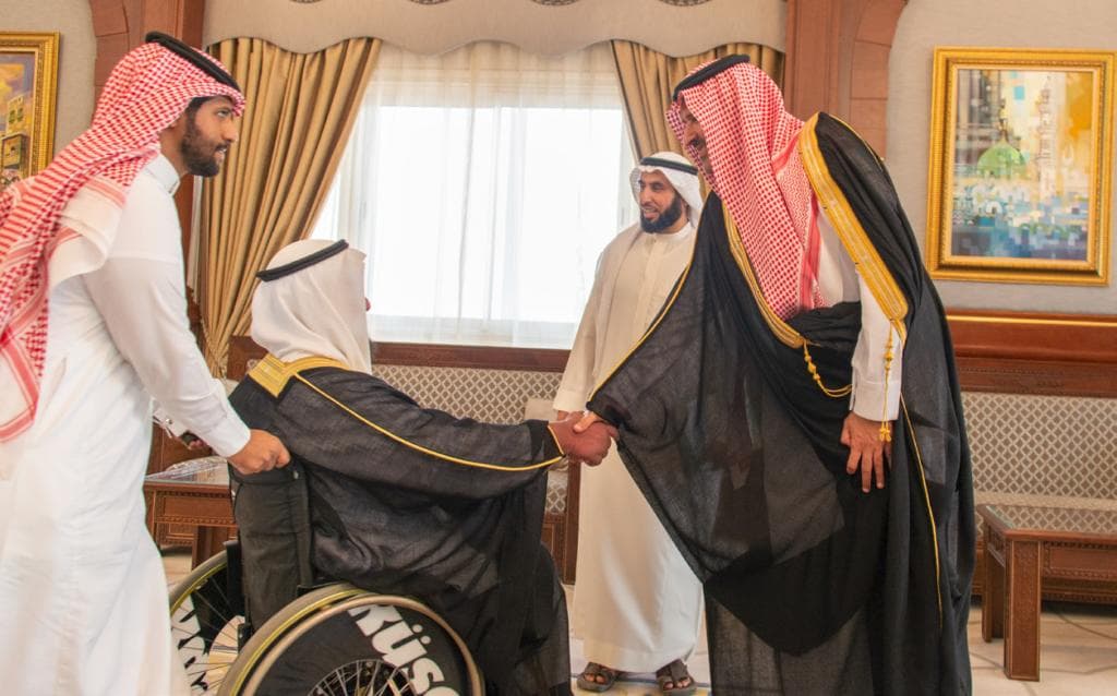 أمير المدينة المنورة يؤكد أهمية تطبيق الاشتراطات التي تضمن حقوق ذوي الإعاقة