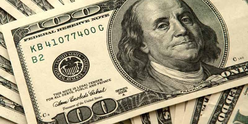 الدولار ينتعش والين والفرنك يتخليان عن المكاسب لعملات الملاذ الأمن 