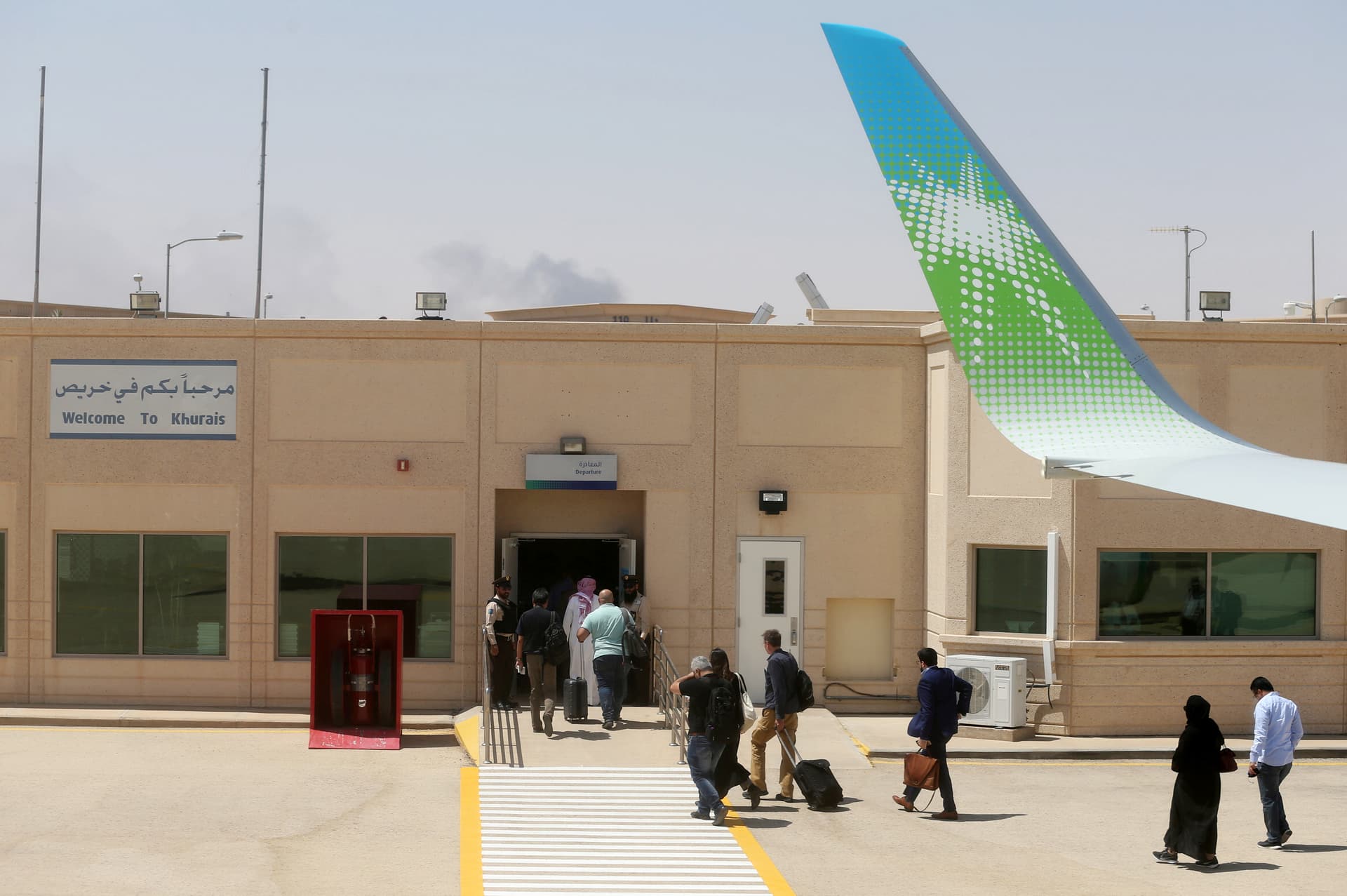 قصة مصورة : وفد من الصحافة العالمية يزور معامل بقيق وخريص 