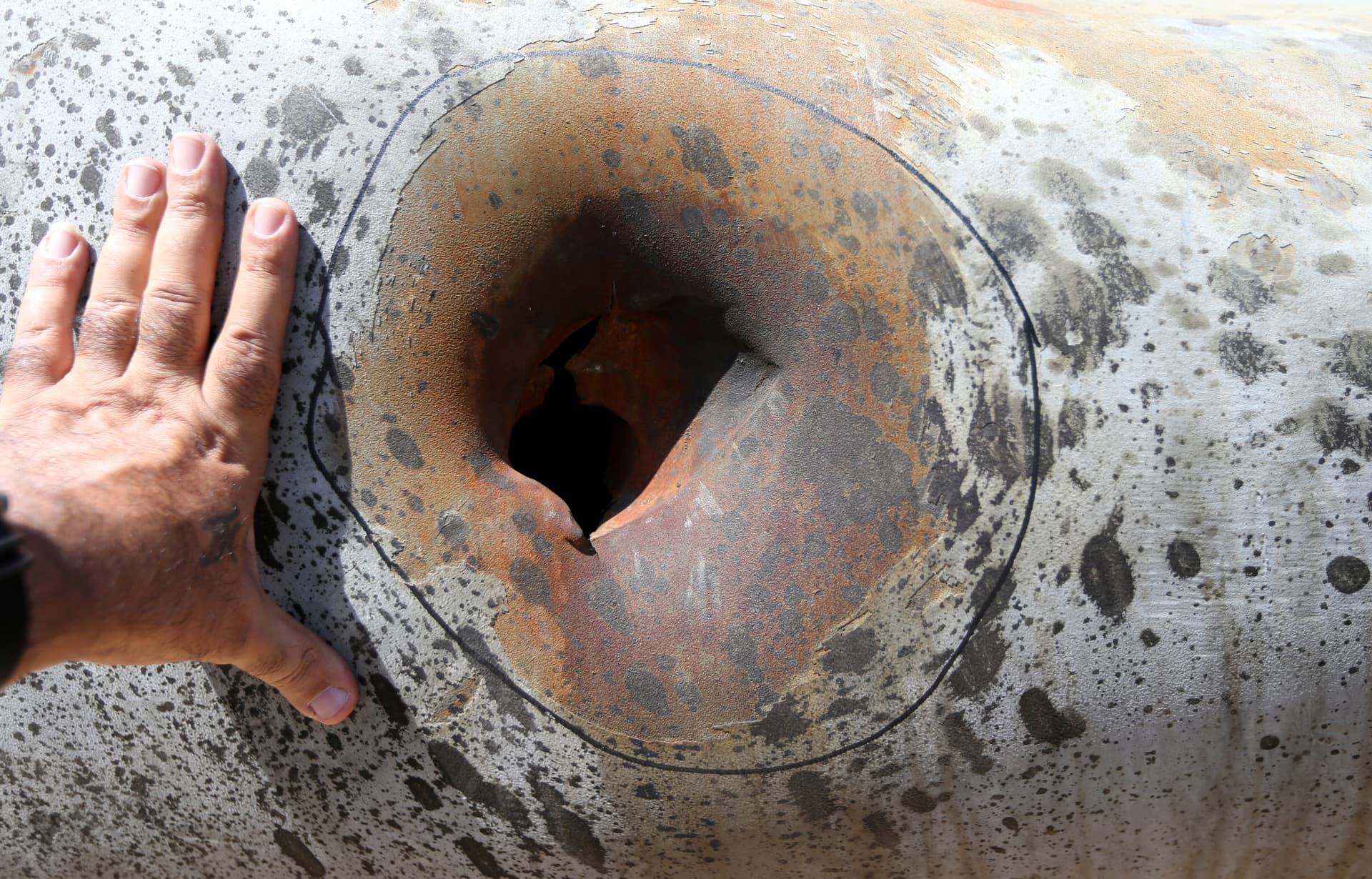 قصة مصورة : وفد من الصحافة العالمية يزور معامل بقيق وخريص 