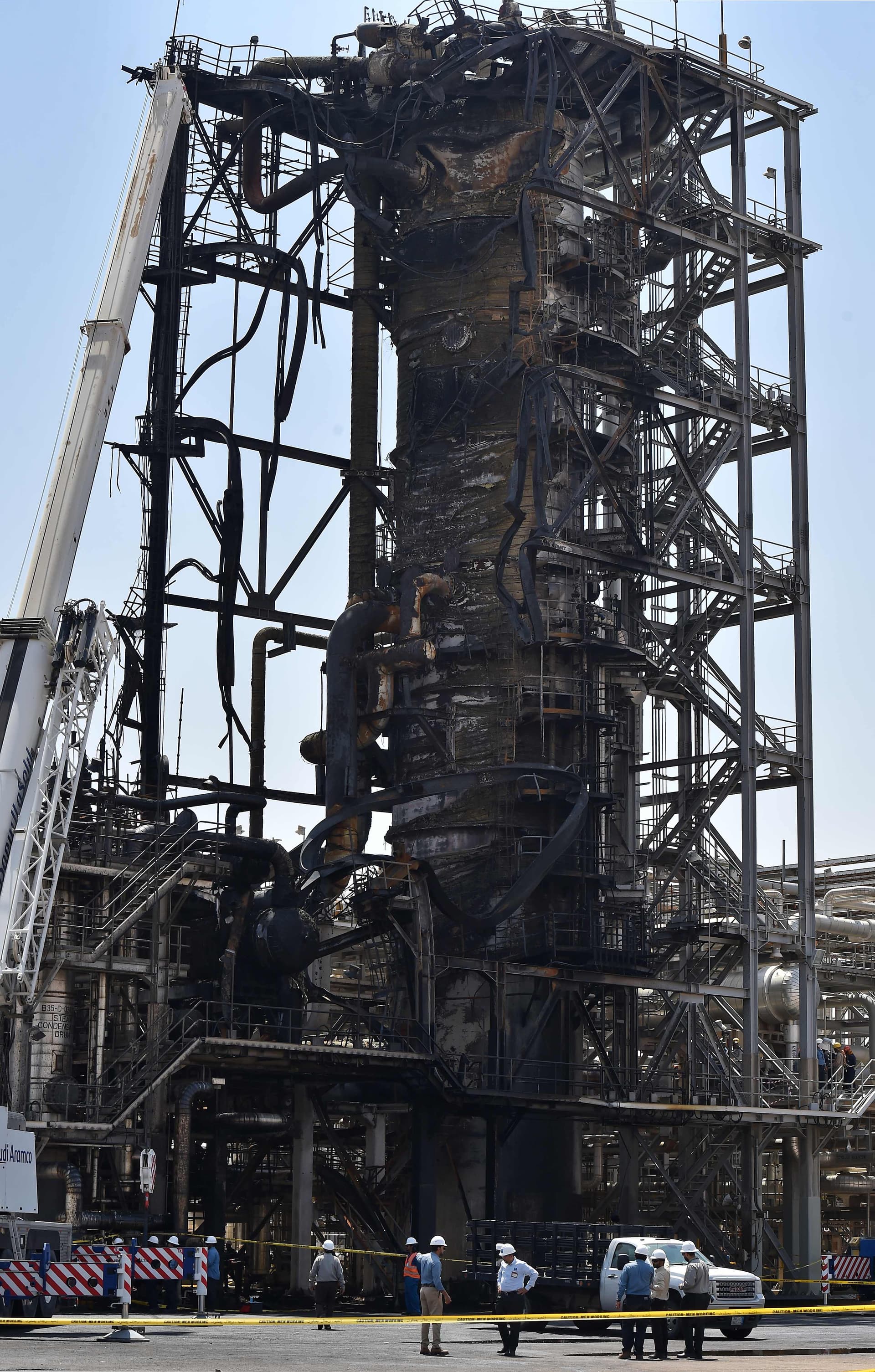 قصة مصورة : وفد من الصحافة العالمية يزور معامل بقيق وخريص 