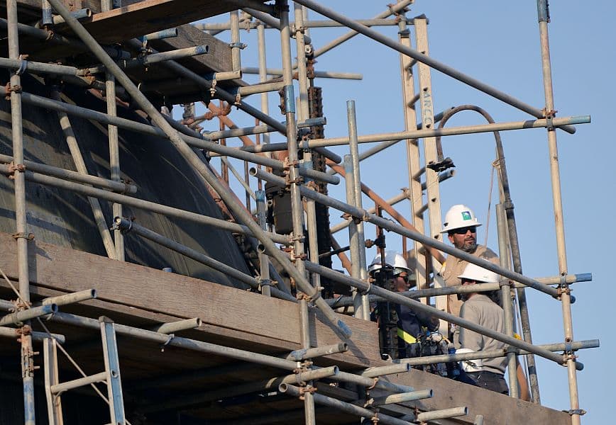 قصة مصورة : وفد من الصحافة العالمية يزور معامل بقيق وخريص 