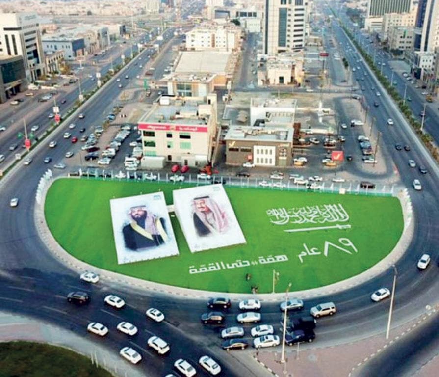 لوحتان لخادم الحرمين وولي العهد تزينان كورنيش الدمام.. بمساحة 5500 متر مربع