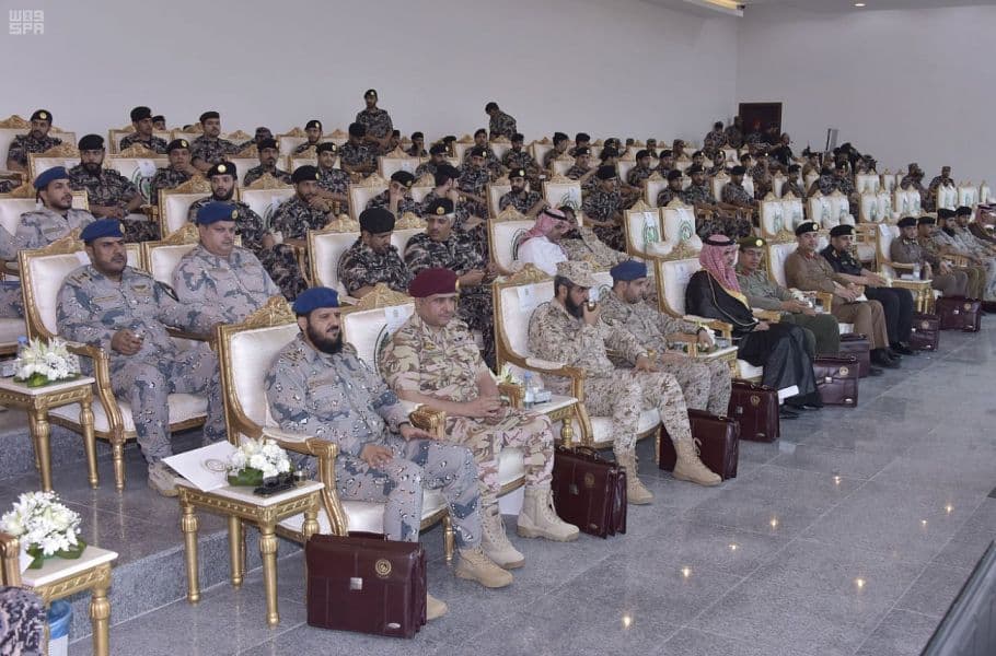 تحت رعاية وزير الداخلية .. تخريج دورة تخصص دوريات أمن وحراسة المنشآت والبحث والتفتيش