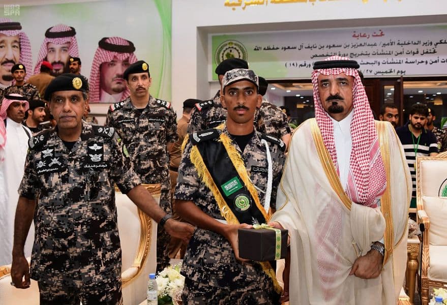 تحت رعاية وزير الداخلية .. تخريج دورة تخصص دوريات أمن وحراسة المنشآت والبحث والتفتيش
