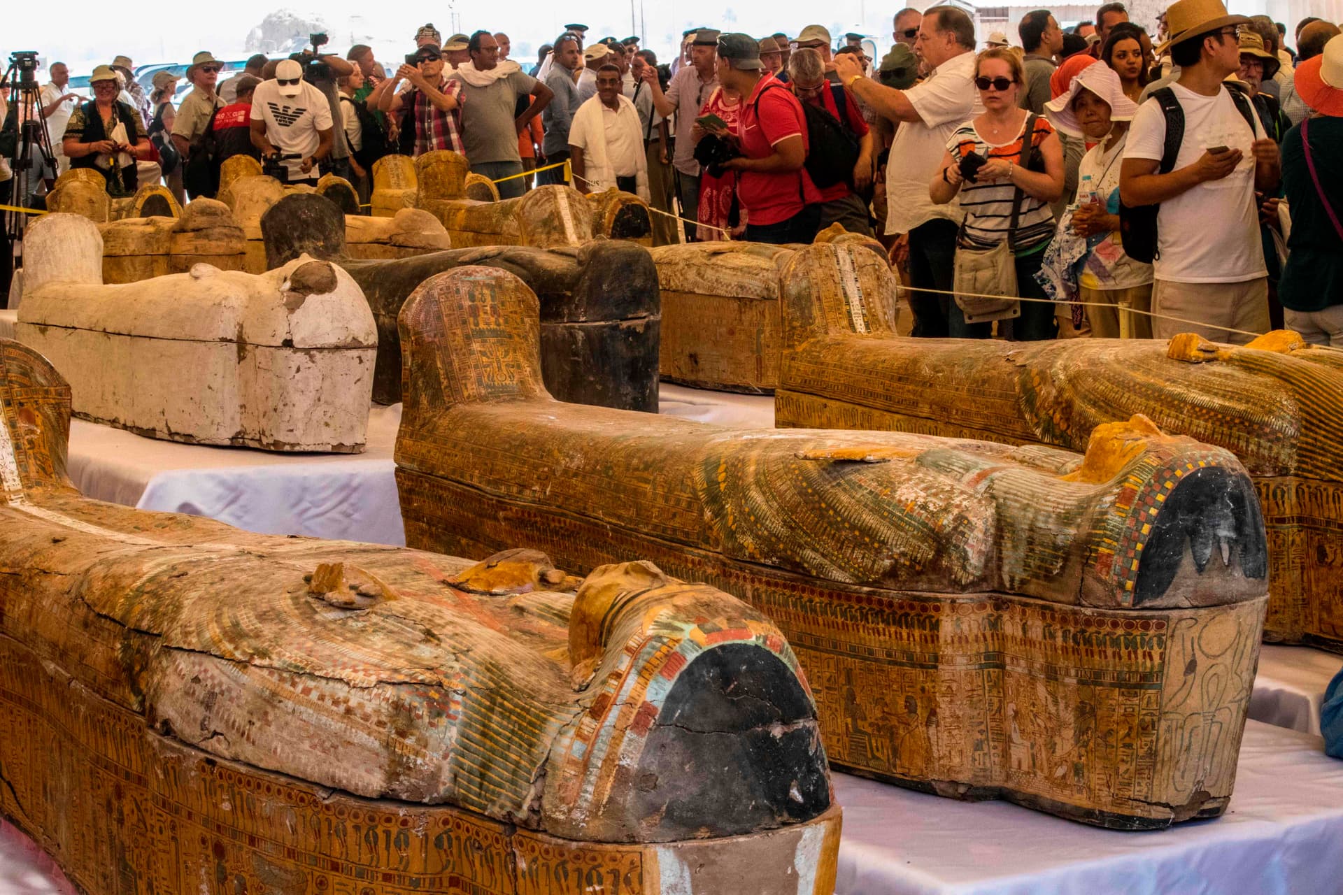 الكشف عن أكبر خبيئة آدمية منذ أكثر من قرن في الأقصر.. تضم 30 تابوتا