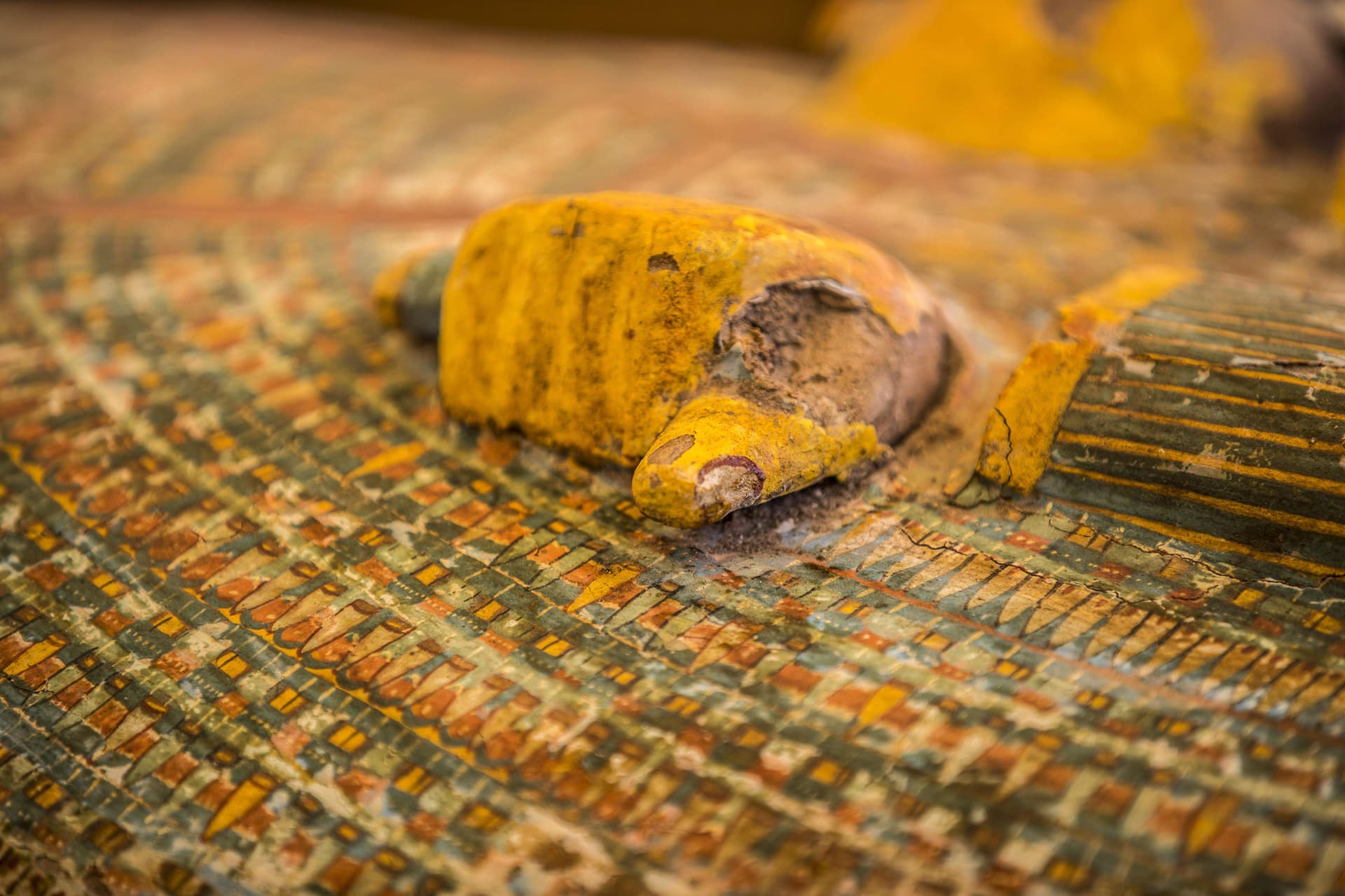 الكشف عن أكبر خبيئة آدمية منذ أكثر من قرن في الأقصر.. تضم 30 تابوتا