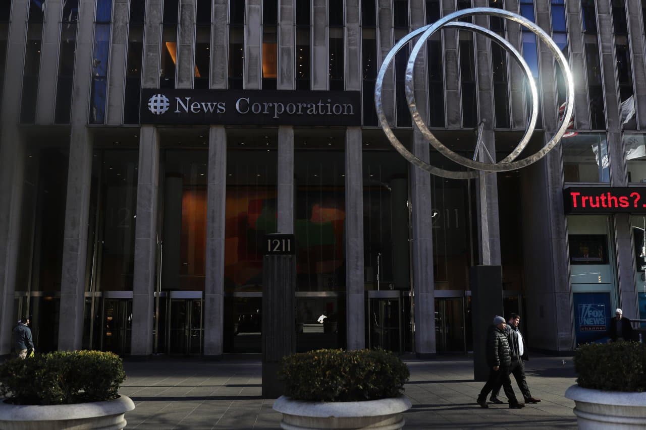 "نيوز كورب" تزود "فيسبوك" بعناوين لقسم الأخبار