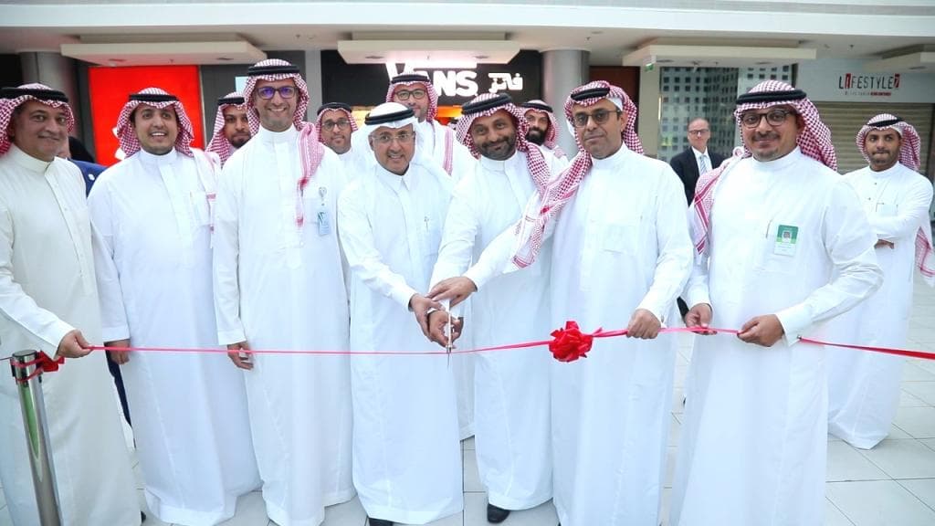 المشرف العام على صندوق التنمية العقارية المكلف يدشن معرض البنك الأهلي للتمويل العقاري