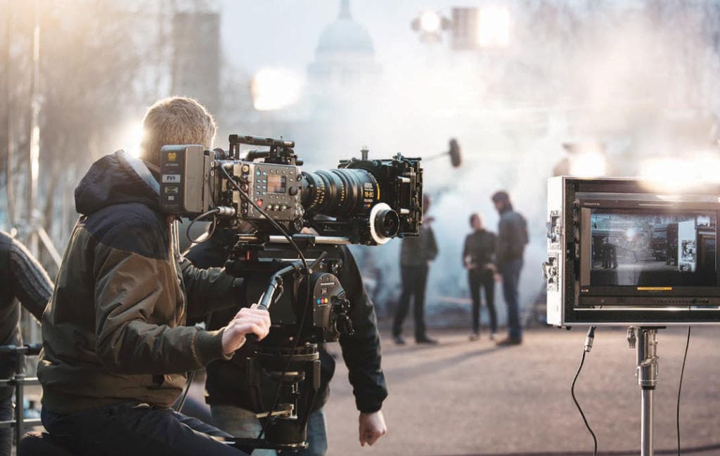 كاتب السيناريو .. الحلقة الأضعف في كواليس صناعة الصورة