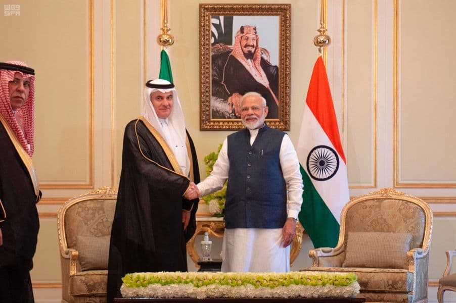 رئيس وزراء الهند يبحث مع وزراء "الطاقة" و "العمل" و"البيئة" أوجه التعاون