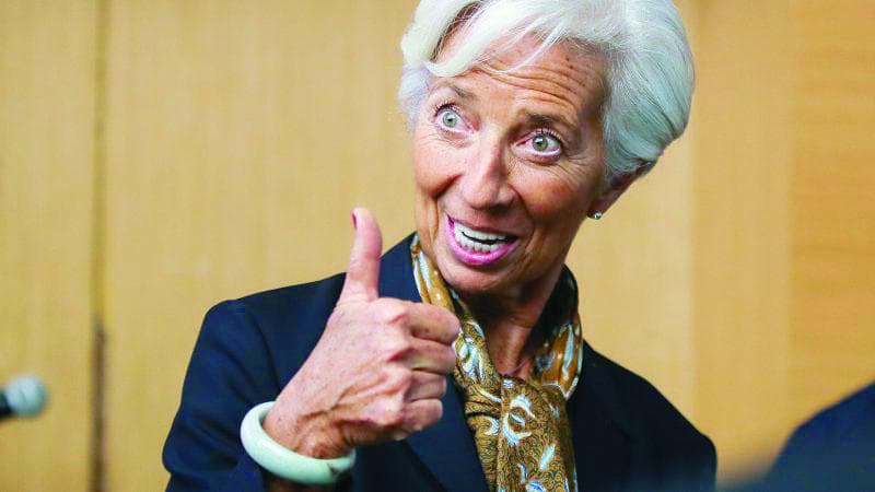  قبل الرحيل .. دراجي يحتفل بالنصر في المعركة من أجل اليورو 