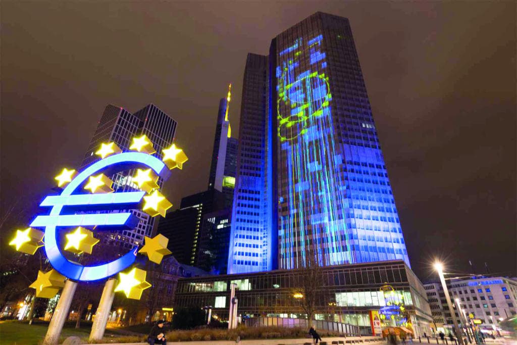  قبل الرحيل .. دراجي يحتفل بالنصر في المعركة من أجل اليورو 