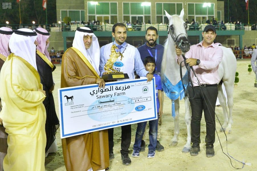 خالد الفيصل يتوج الفائزين في بطولة مكة لجمال الجواد العربي "فئة B"
