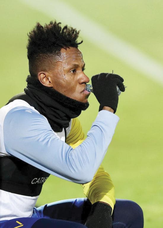 آدم يبهر فيتوريا بـ 3 أهداف