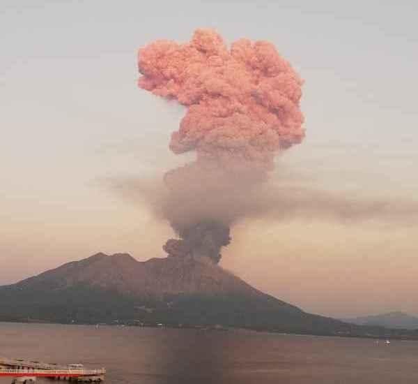 انفجار بركان ساكوراجيما في اليابان وسحابة رماد بارتفاع 5.5 كيلومتر