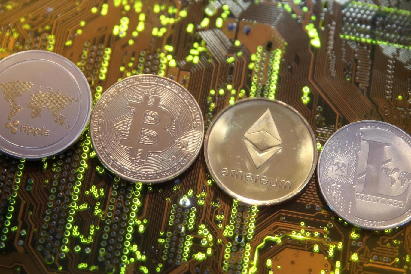 تراجع أسعار "بيتكوين" "وريبل" وارتفاع" إثريوم" واستقرار "لايتكوين"