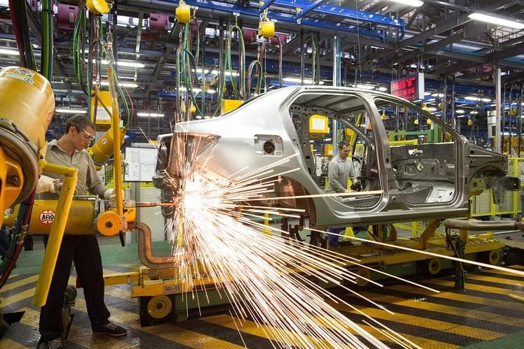 انكماش قطاع التصنيع في روسيا بأسرع وتيرة له منذ 2009