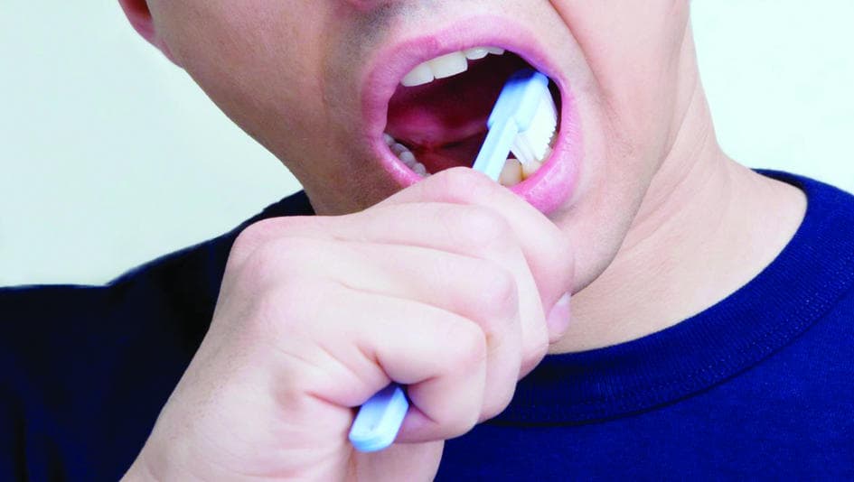 غسل الأسنان يقلل من خطورة الإصابة بالأزمات القلبية