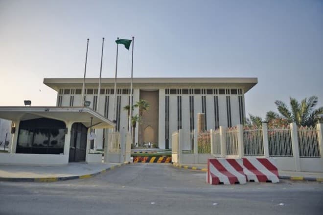 «ساما» لشركتي وكالة تأمين: تصحيح الأوضاع أو سحب الترخيص